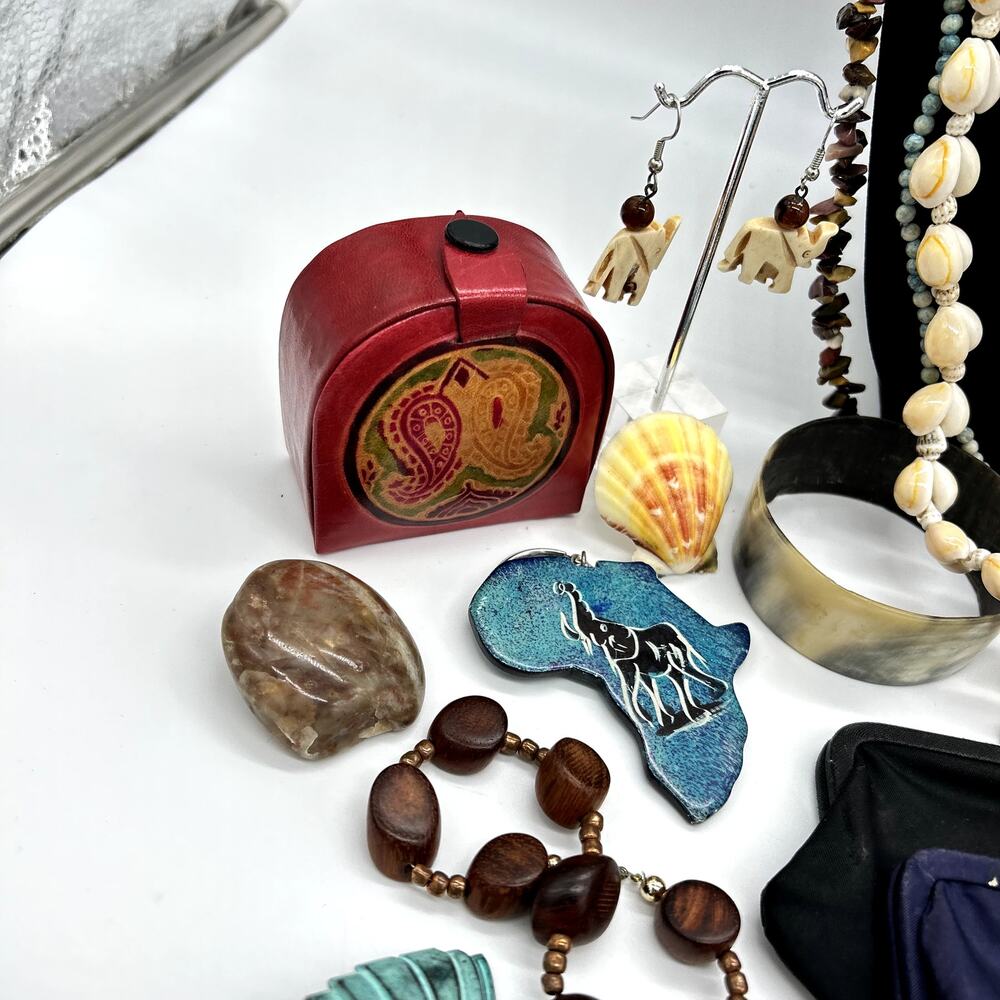 Vintage Estate Jewelry Trinket Lot World Traveler Eclectic Boho 25+ Piece Africa - Picture 3 of 9